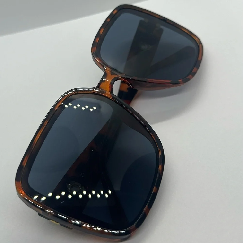 🔥 NWT Trendy Oversized Square Tortoiseshell Sunglasses UV400 Protection 🔥